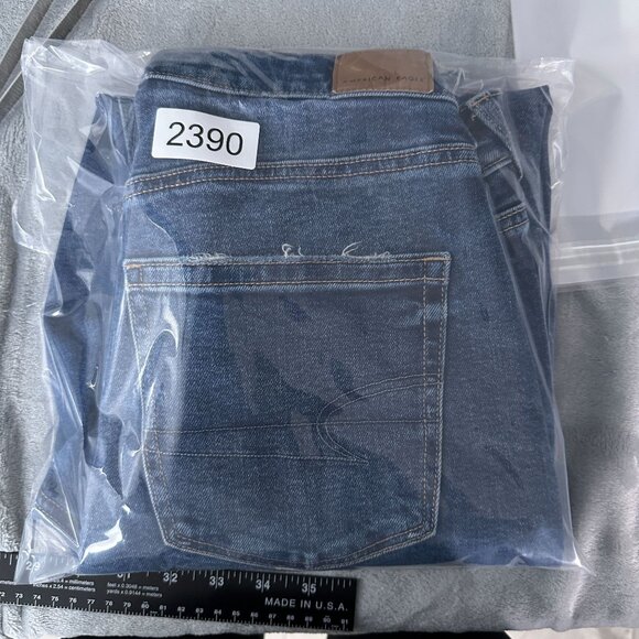American Eagle Strigid Mom Jeans Womens 4 Regular Distressed Medium Wash Blue - Picture 12 of 12